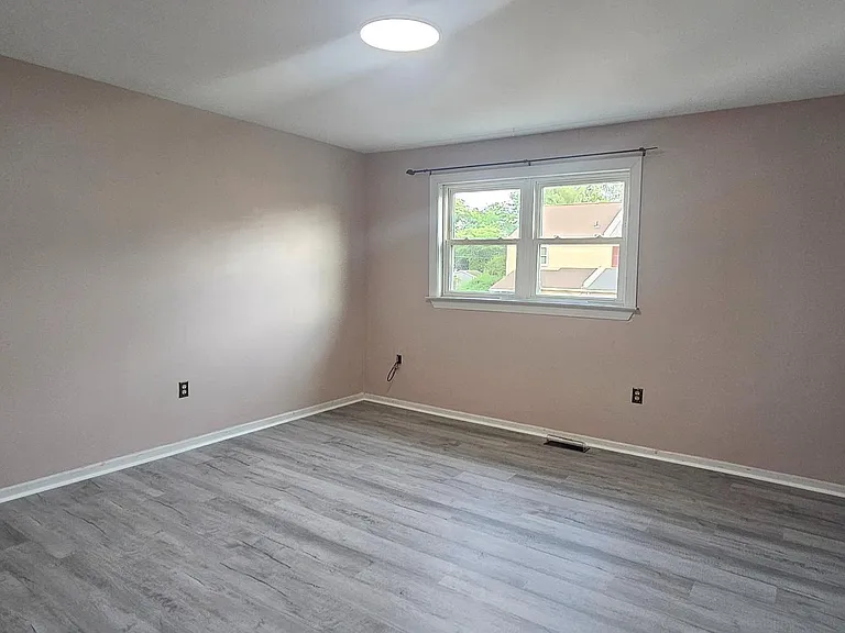 224 Yardley Ct — Photo 16