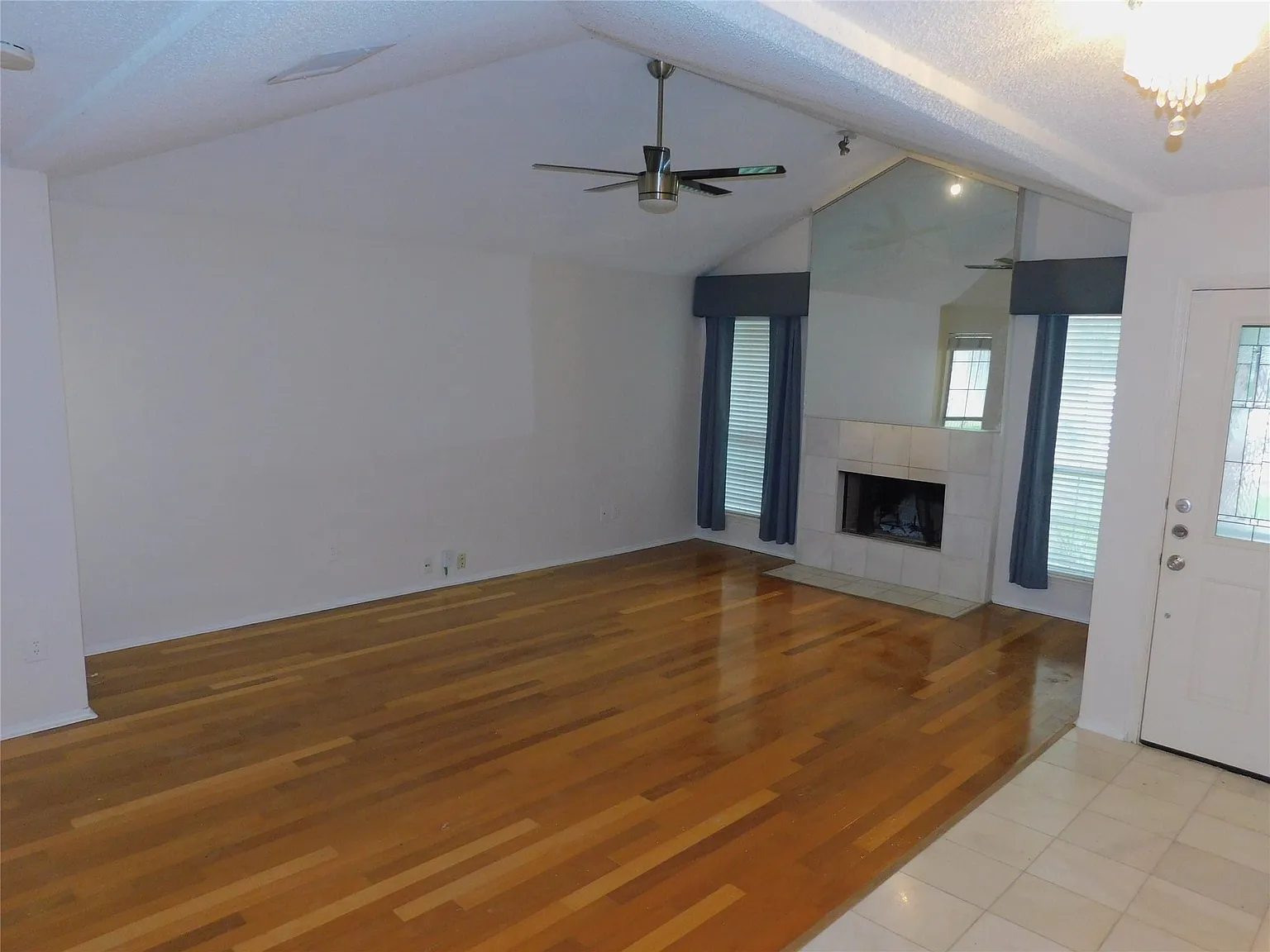 3 bed, 2.0 bath, 1402 sqft, $2,500 — Photo 3