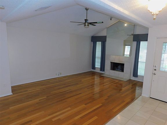 3rd image of 2715 Alden Ave