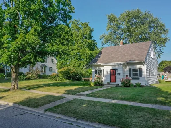 32 N 8th Ave, Sturgeon Bay, WI 54235