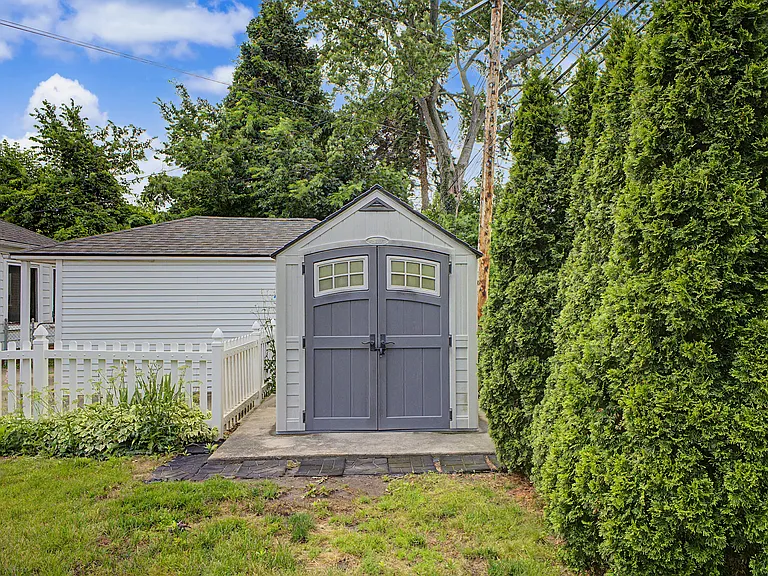 21236 Outer Dr — Photo 41