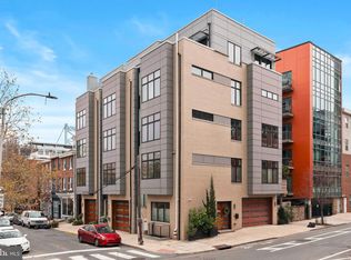 152 Vine St, Philadelphia, PA 19106