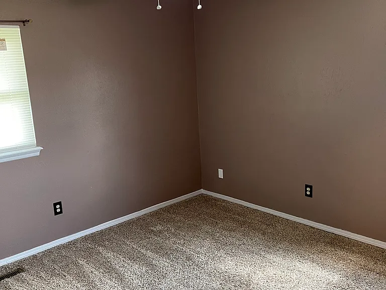 800 N Parkview Cir — Photo 15