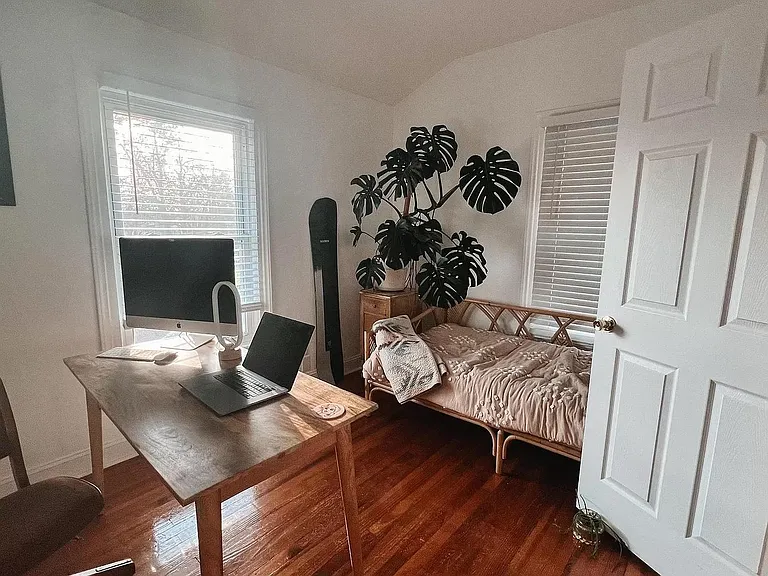 300 Augusta St — Photo 12