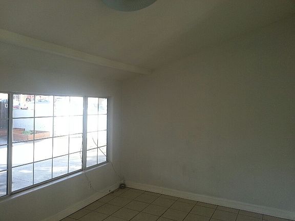 5th image of 1015 Brent Ave