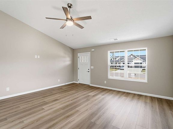 5th image of 2062 Pine Forest Dr