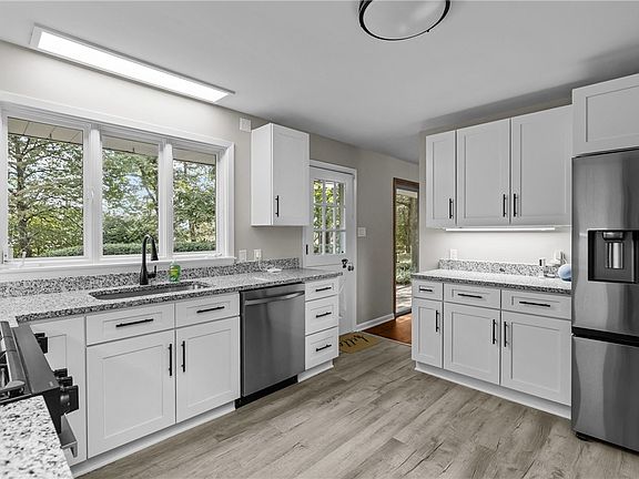3rd image of 236 Greenwood Dr