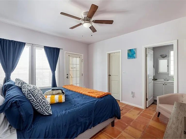14602 Villa Maria Isabel — Photo 4