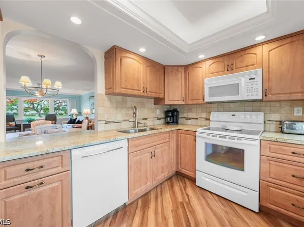 6102 Augusta Dr APT 207, Fort Myers, FL 33907