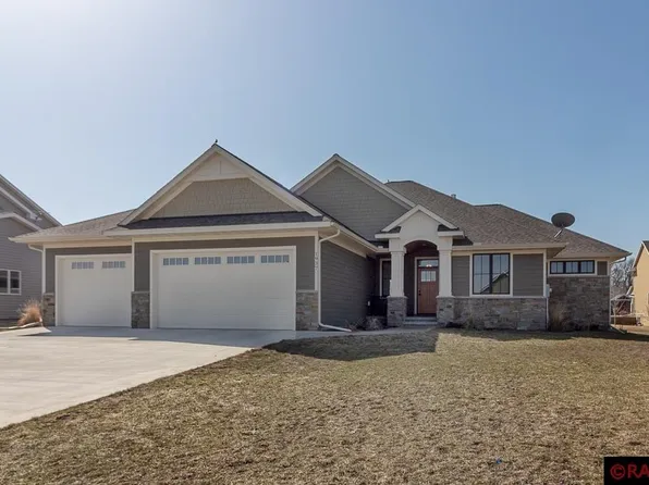 1937 Lexington Ln, North Mankato, MN 56003