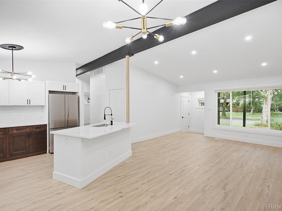 15211 Joan St, photo 12