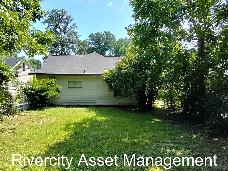 2386 Larose Ave — Photo 2