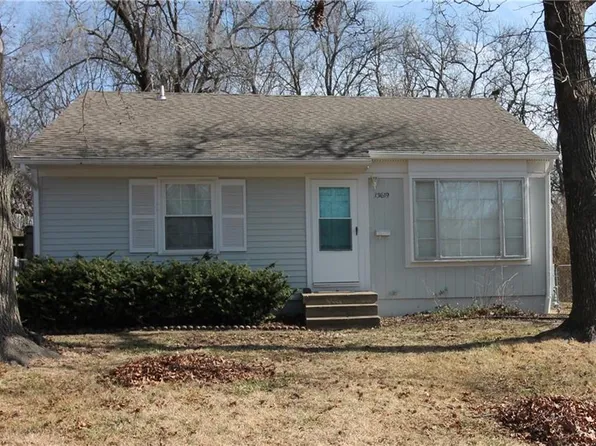 13619 12th St, Grandview, MO 64030