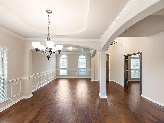 3rd image of 800 Foxtail Dr