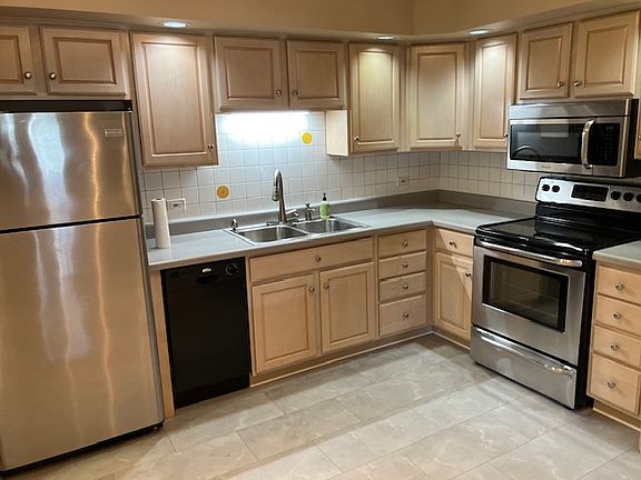 3rd image of 514 W Miner St #5