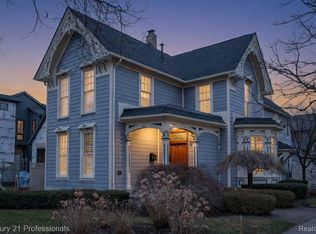 302 W 3rd St, Rochester, MI 48307