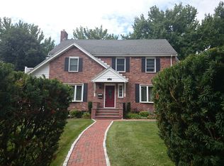 1054 W Roxbury Pkwy, Brookline, MA 02467