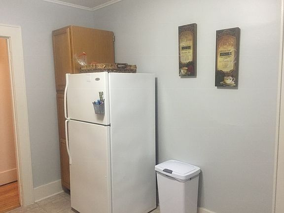 5th image of 806 Tulip St APT 1