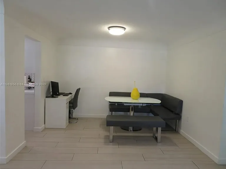 8660 Beekman Dr — Photo 2