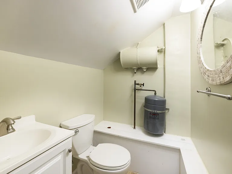 4850 Crescent St — Photo 13