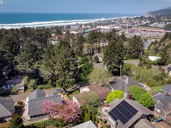 3rd image of 3580 NE Reef Dr