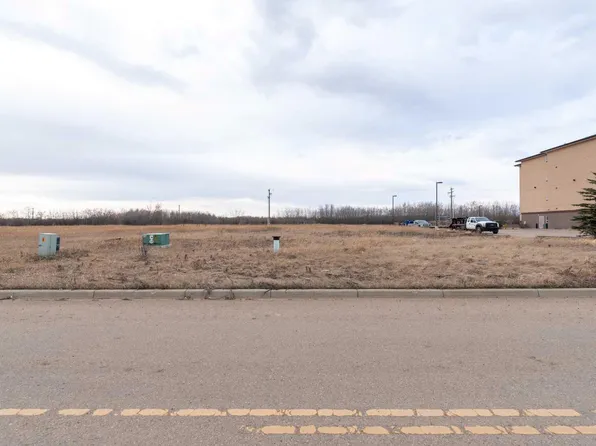 8210 45th St, Lloydminster, AB T9V 0C1