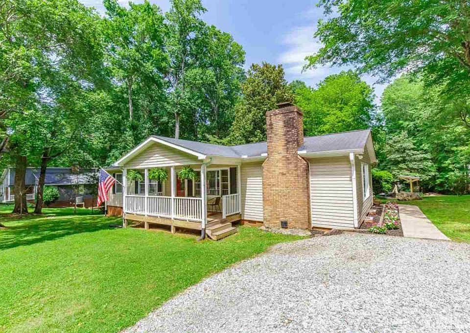 1st image of 523 Greentree Dr