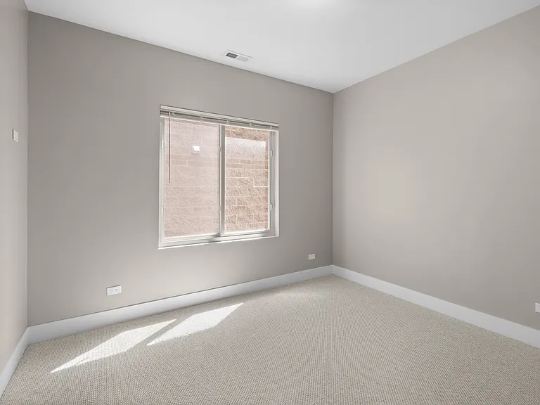 643 E 50th St #1 — Photo 10