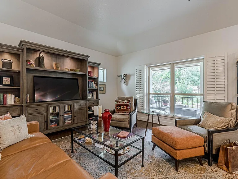 108 Hopping Peach St — Photo 11