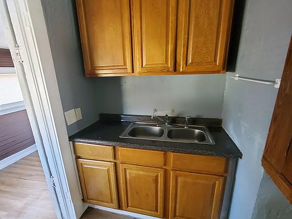 5th image of 1948 E Monroe Ter