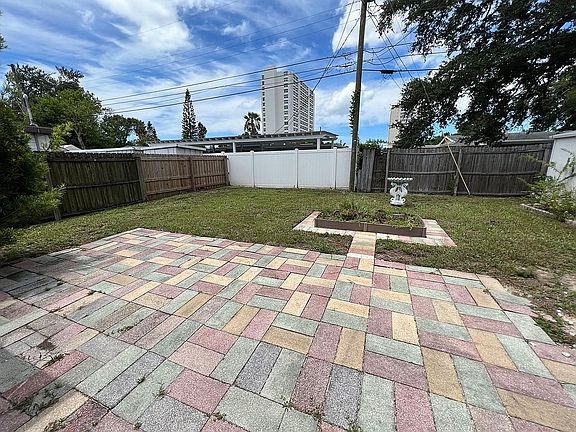 5th image of 863 Park St S