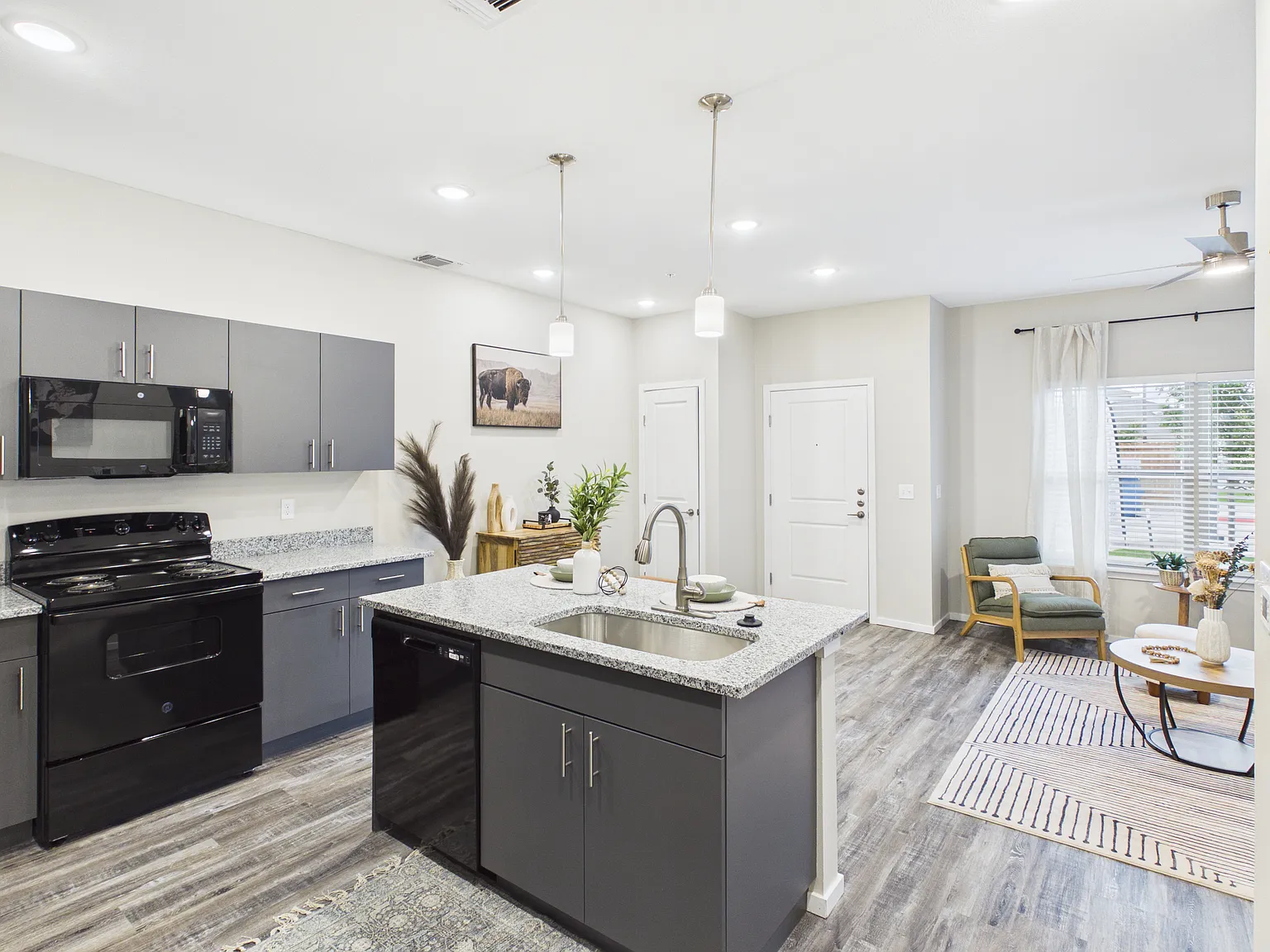 Monterey Villas — Photo 4