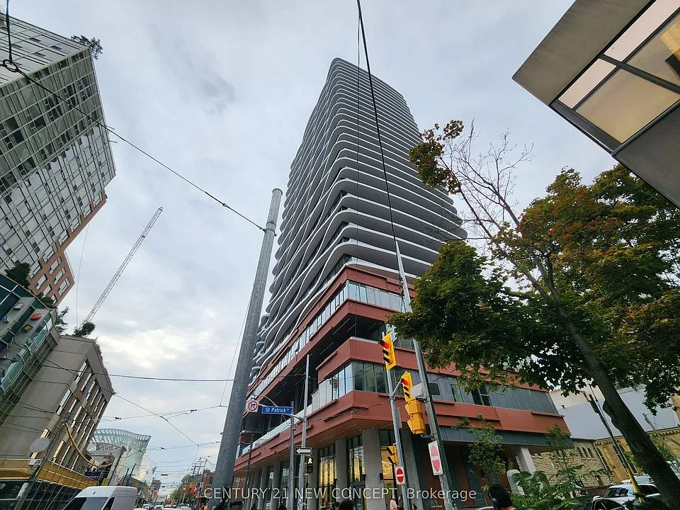 280 Dundas St W #703