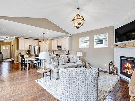 5th image of 3572 Artberry Way #15