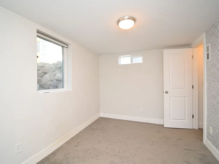 1807 E 3210 S — Photo 15