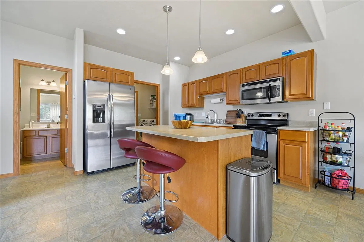 77 N Park Ridge Rd North Liberty — Photo 4