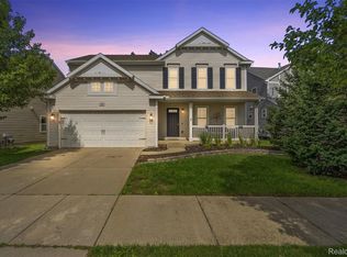 198 Penobscot Dr, Howell, MI 48843