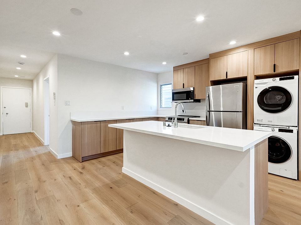 1st image of 2525 Beverley Ave #10