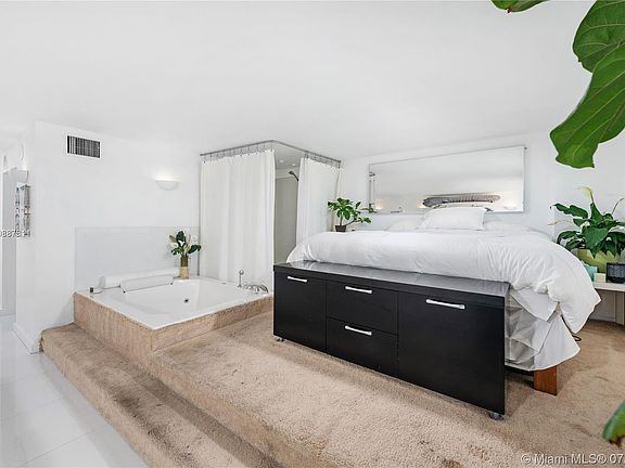 5th image of 465 Ocean Dr APT 1122