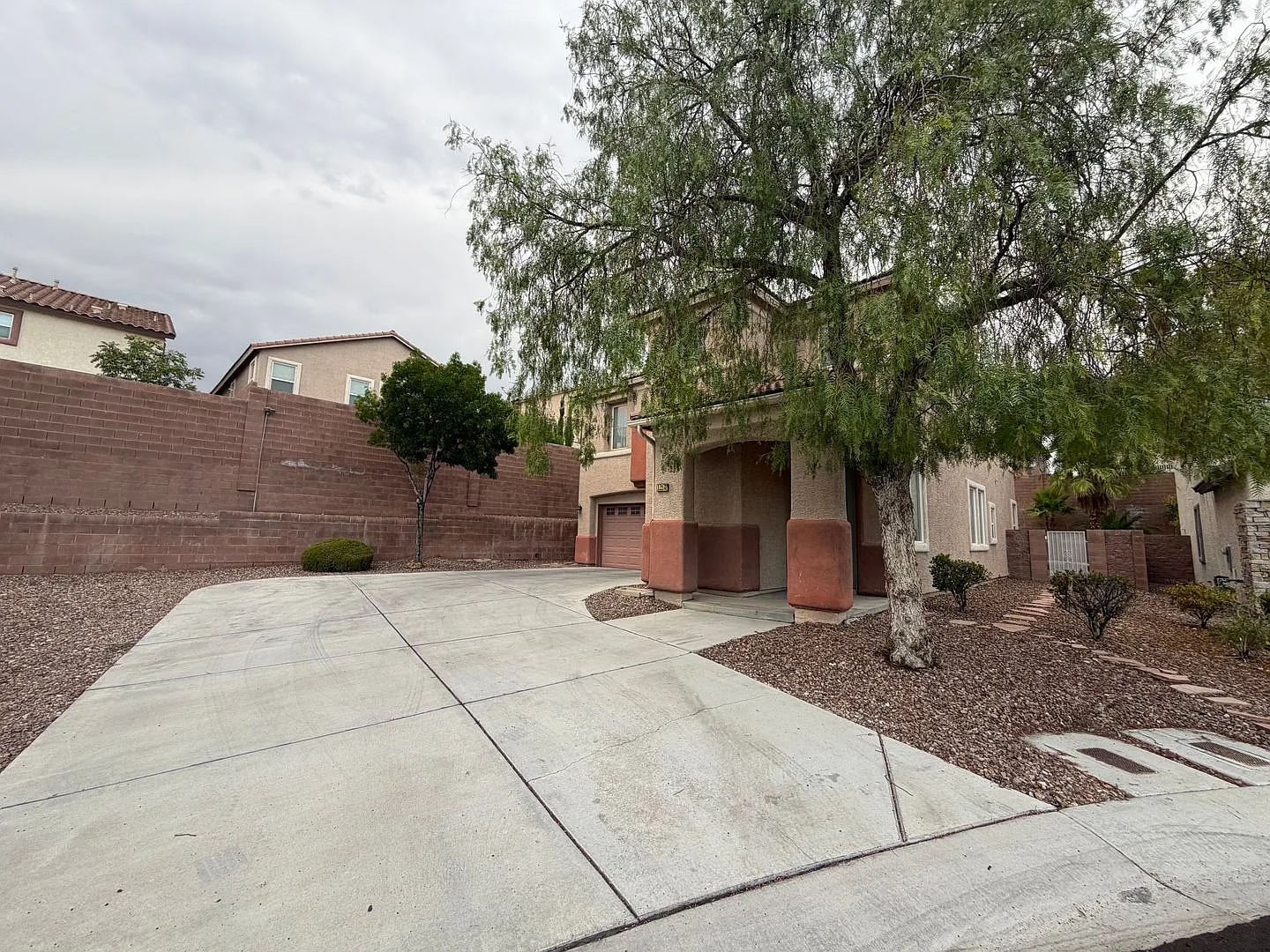 Las Vegas Two Story Home With 4 Bedrooms!! — Photo 4