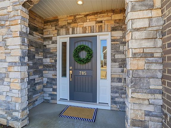 3rd image of 785 Oak Hill Ln