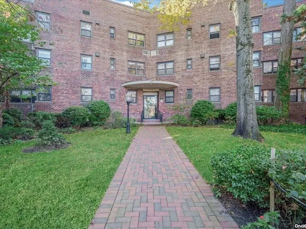 50 Brompton Road #3I, Great Neck, NY 11021