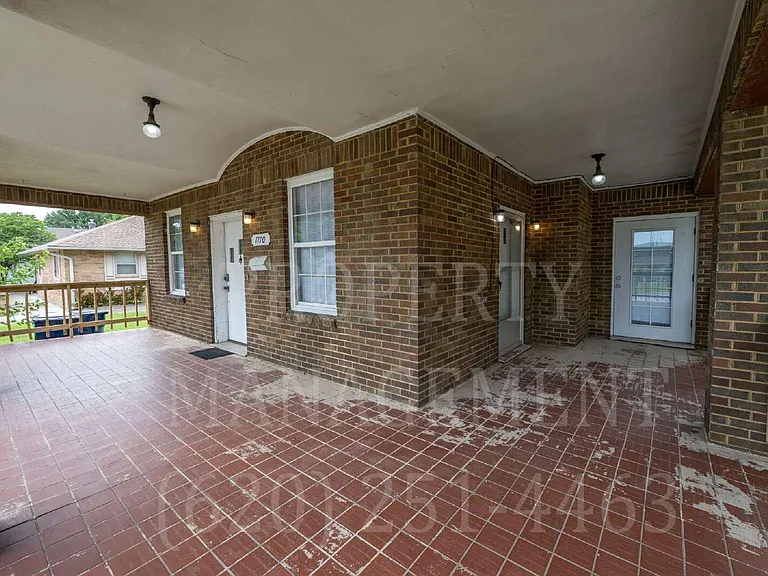 1110 W 5th St — Photo 9