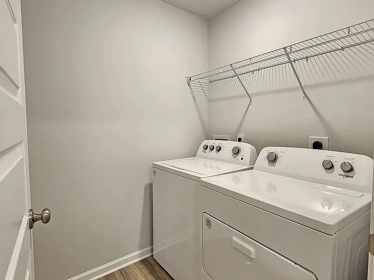 5225 Pinyon Dr — Photo 25
