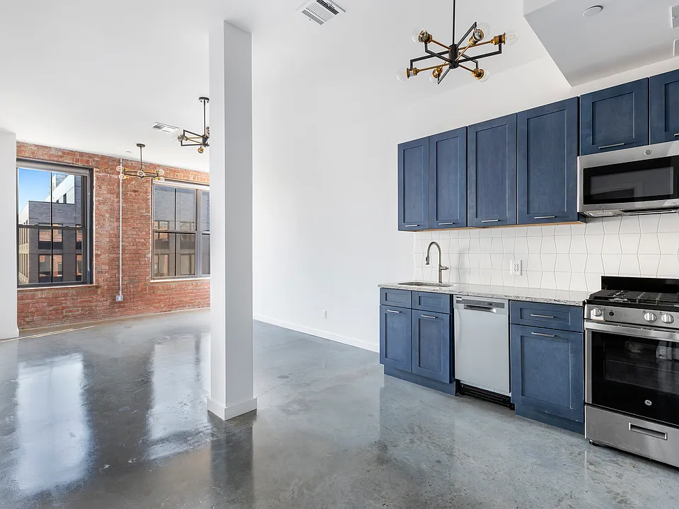 38 Roebling St #1B