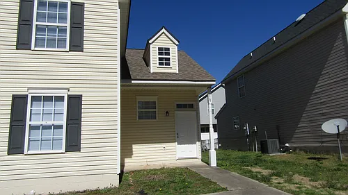 128 Crown Ct Photo 1