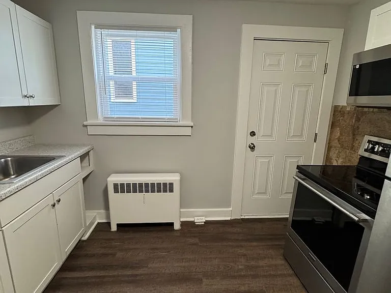 542 Fatherland Street — Photo 9