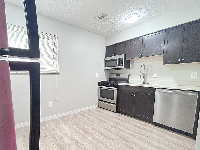 1296 Courtland Ave — Photo 6