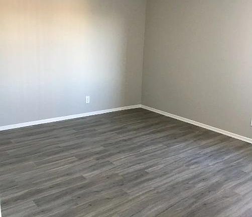4th image of 5807 Laurel Canyon Blvd #R3jyxu3n2