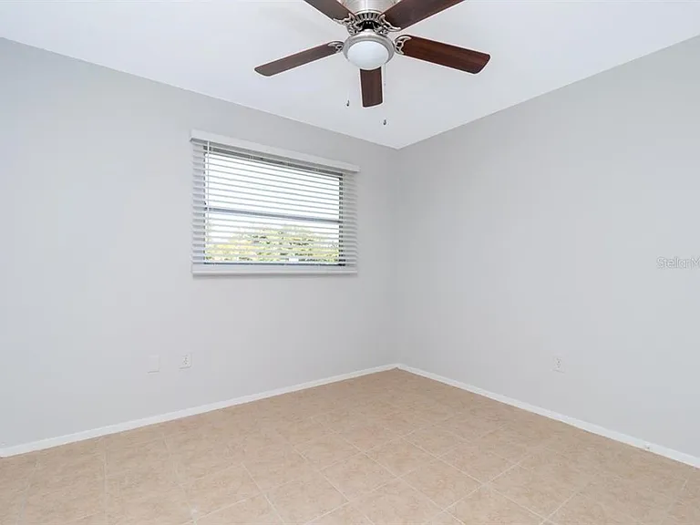 533 E Charlotte Ave — Photo 7
